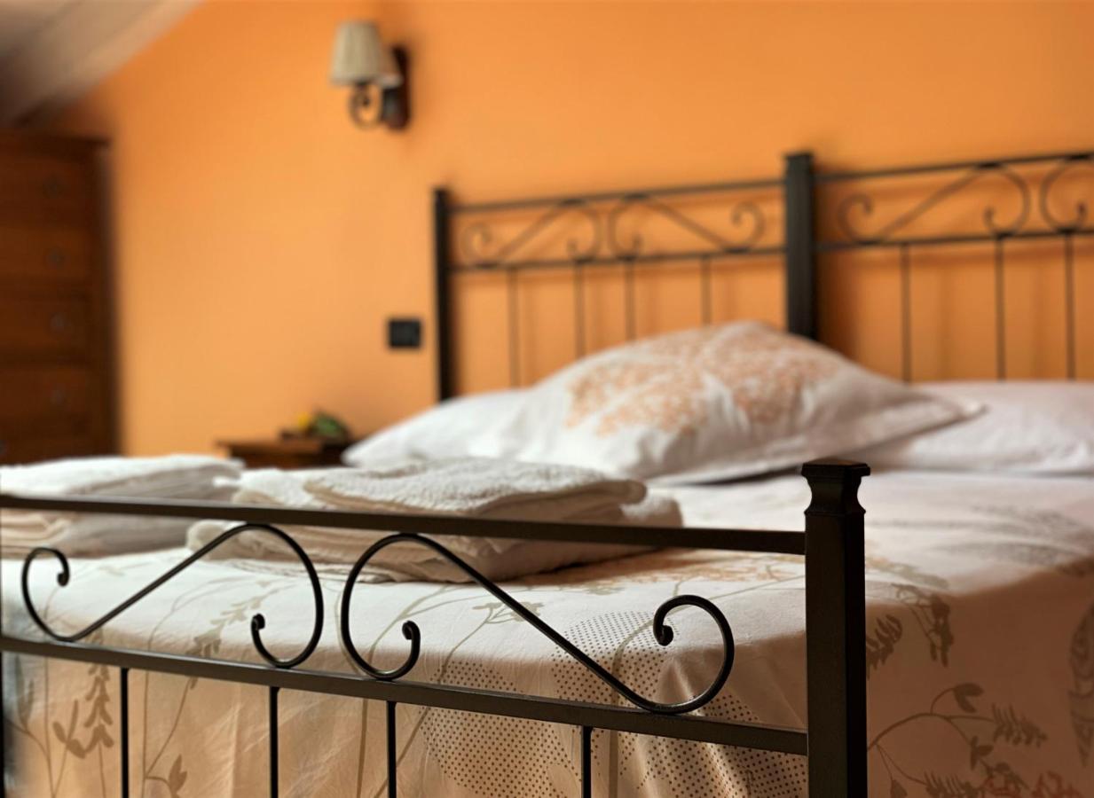 Bed and Breakfast La Chiocciola Momo Екстер'єр фото