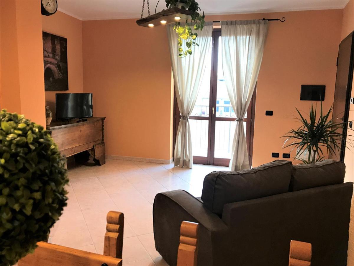 Bed and Breakfast La Chiocciola Momo Екстер'єр фото